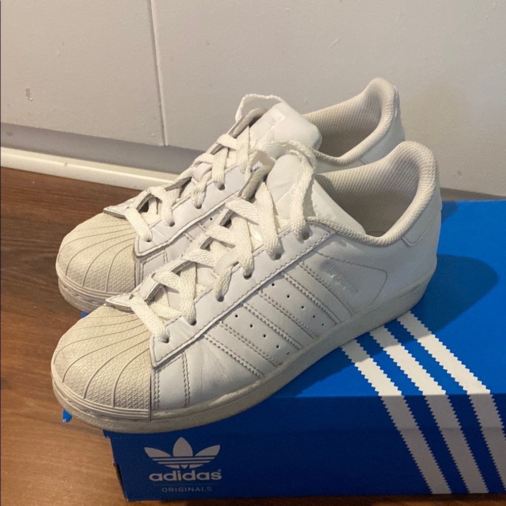 Adidas Shell Toe Sneakers 👟